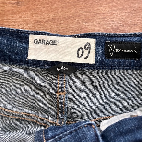 Garage distressed embroidered cropped skinnies, size 9 - Picture 3 of 5